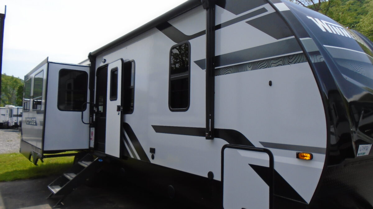 Winnebago Voyage 3235RL